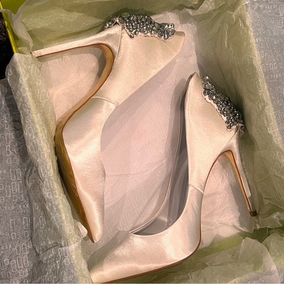 LIKE NEW TED BAKER LONDON MIEON STILETTOS IN LIGHT CREAM - WORN ONCE INDOORS! - Picture 12 of 16